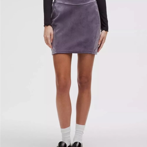 New Lululemon Scuba High-Rise Mini Skirt Velvet NIGHTFALL Size Large Purple NWT - Picture 1 of 8